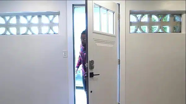 Big Booty babe Gracie Squirts rides Artemixxx thick cock and gets deep creampie