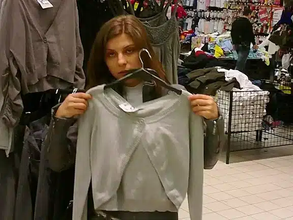 Deepthroat from gf in fitting room