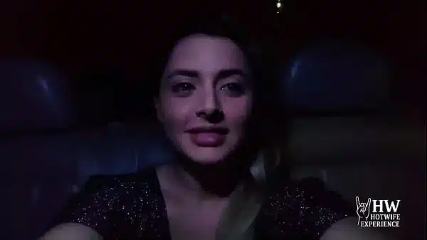 Fudeu com todos que estavam na praça do Dogging. Ela é a verdadeira hotwife, a rainha do dogging. Casada muito safada, rosto angelical, fode com todos os machos pirocudos na praça publica.