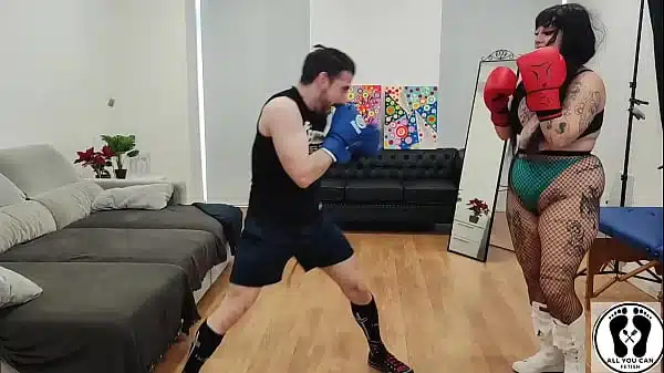 HOT BOXING PERSONAL TRAINING CHUBBY GIRL