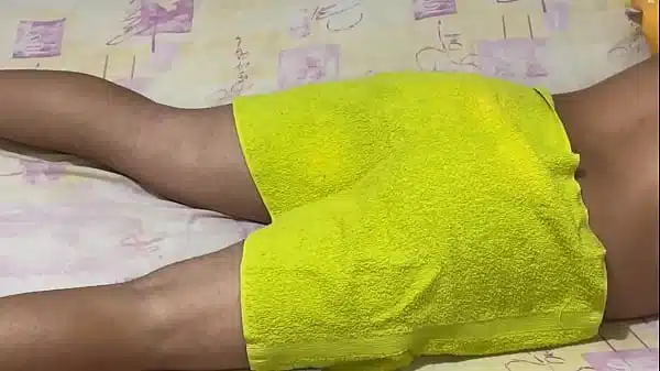 Llegó cansado del trabajo le pido un masaje y termina montada en mi verga