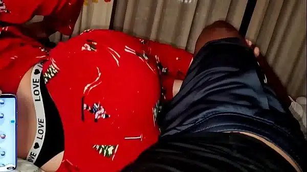 Me follo a la mejor amiga de mi hermanastra accidentalmente sin condón en la fiesta de pijamas que hicieron en mi casa