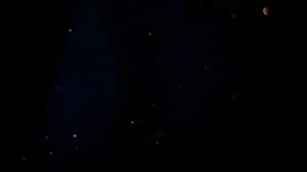 Ménage com MILF brasileira maravilhosa montando numa grande vara preta