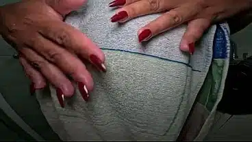 POV Pós-Banho Toalha Caindo: Ele Apertou Meus Bicos Naturais Até Sair Leitinho