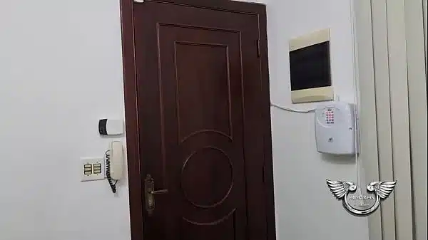 PREVIA – Marido corno levou a mulher gostosa para dar a buceta para seu amigo de longa data