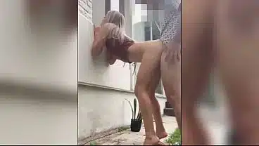 SEXO AL AIRE LIBRE CON FLACA DE 18 AÑOS CACHONDA EN UN CALLEJON SIN SALIDA TERMINA EN CREAMPIE