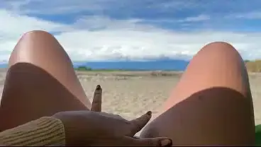 bebes me vine a la playa a masturbarme y un chico me estaba grabando