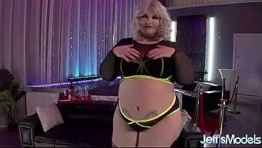 Chubby Tiffany Star BBW Oils Herself Up and Masturbates