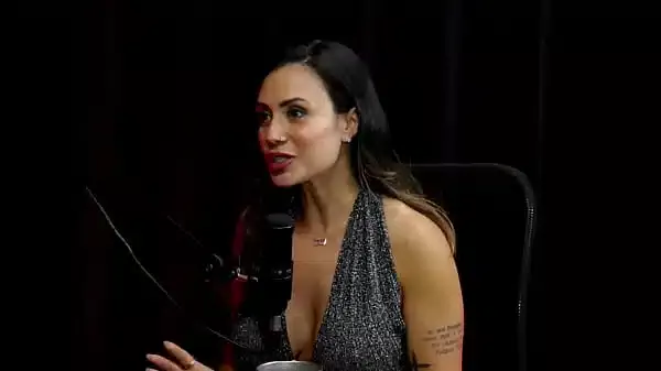 Foi abordada de forma agressiva, tem apoio do marido, não grava com homens, e os conteúdos aflorou a sua bissexualidade – Taluane Boom (WATCH ON: SHEER/RED)