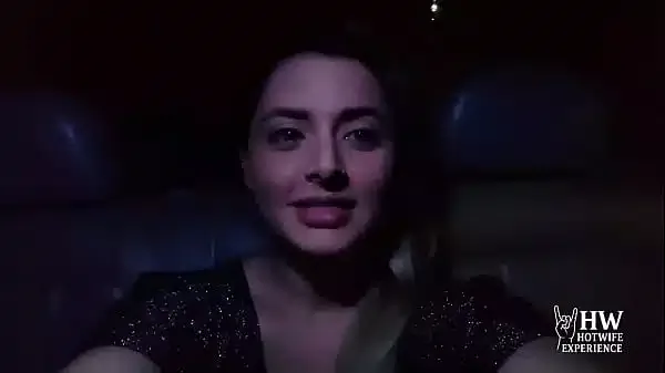 Fudeu com todos que estavam na praça do Dogging. Ela é a verdadeira hotwife, a rainha do dogging. Casada muito safada, rosto angelical, fode com todos os machos pirocudos na praça publica.