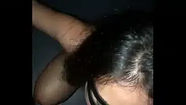 Fui na casa de Swing e distribui a buceta. entrei no glory holly e nao resisti o pauzao. Cai de boca e me deliciei com a rola do macho. Marido corno ficou na punheta.