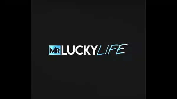 Perfect-Body Gal Penelope Woods Gives Head After A Date