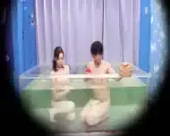 The Magic Mirror Van: A Boss and His Subordinate Are Alone in a Mobile Mixed-Bath Hot Spring!? The Subordinate’s Dick Gets an Amazing Erection Rate of Over 120% When His Female Boss Sees Him With Wet Hair, Which Is Completely Different From When He’s at W