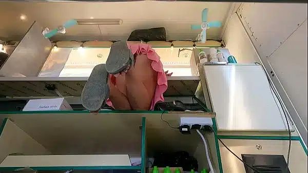 This bitch looks great when bending over on a counter – hidden upskirt pov