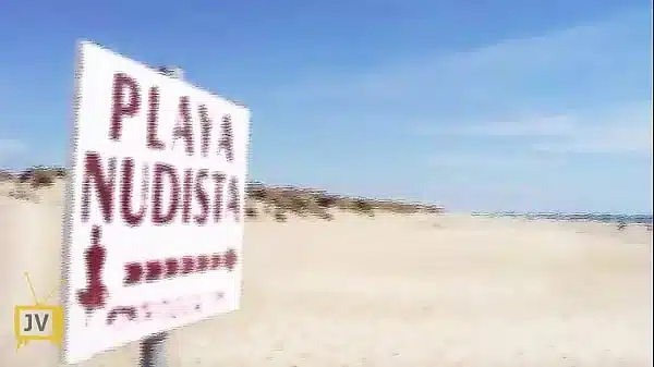 En la Playa Nudista con mi familia