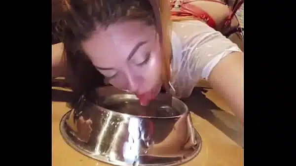 Me trague la leche como trago agua golosa loca que se toca como una perra es que tenia mucha sed amo pongame el collar señor pienso en los rituales que hacemos y cada vez me gusta mas el bdsm