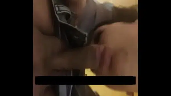 Nuest Pot Aleja nos sigue enviando contenido rico: Esta vez se seduce a un nuevo empleado en su primer día del tbajo (colágeno directo del envase)