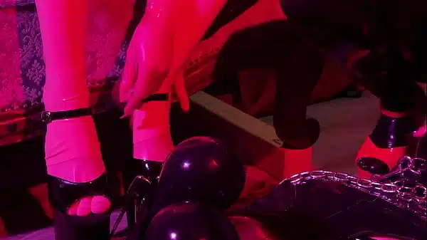 RUBBER AND AVA FETISHART GIVE PERV A LATEX FOOTJOB – PART 1