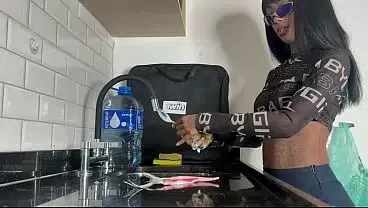 mulher jovem de 18 anos