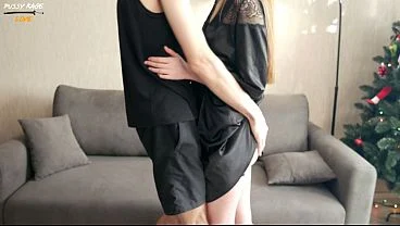 18-летняя Сводная Сестра Не Дает Отдохнуть и Постоянно Просит Мой Член