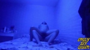 chaparrita nalgona cabalgando como una puta – Emily Sex Queen