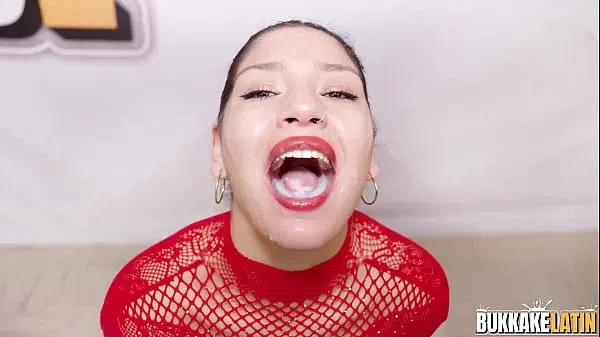 Bukkake Latin – Rosex Argentina culona recibe esperma por litros.
