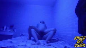 chaparrita nalgona cabalgando como una puta – Emily Sex Queen