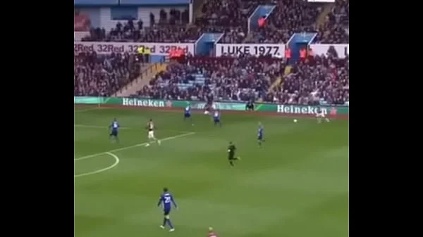 Little Irish man with a long range shot