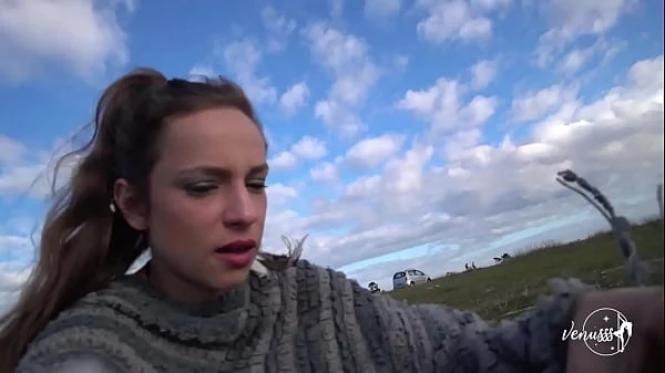 mostrando por trás das câmeras como gravou uma de suas cenas