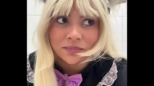 Public Toilet Farts at Cosplay Con – Gassy BBW in Cosplay