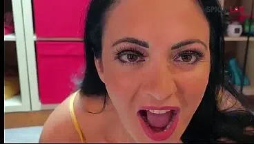 the Neapolitan wife takes all the cum on her face