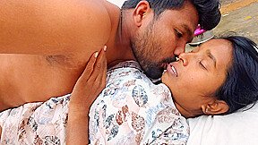 Bahan Bhai Ke Samne Aapne Kapde Utari, Bhai Aapne Chhote Bahan Ki Chut Ki Aapni Ungliyose Ragad Raha He – Bhabhi Showing Pussy Unknown Man