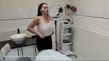 Became lovers with a friend’s big-ass mom, the massage parlor administrator!