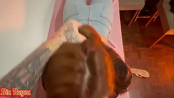 Gozou na minha bunda AGORA COMO VOU PRA FACULDADE COM ESSA CALÇA????