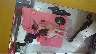 Masaje muy relajante en cama de motel