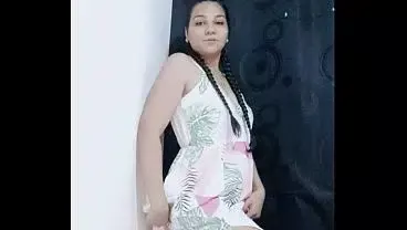 me quito la ropa me masturbo y juego con mi ano