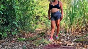 A ella le gusta follar en monte al aire libre