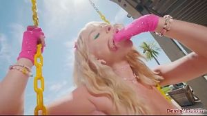 BF makes petite blonde girlfriend squirt fingering her pussy