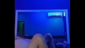 De perrito con mi novia en alojamiento en pueblo