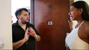 Lo que empezo como terapia termina en un trio intenso