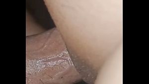 PINAY OFW TINURUAN MAG BEMBANGAN ANG KANYANG ALAGA – PINAY STEPMOM AMD STEPSON SEX AND EATING PUSSY