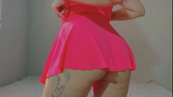 SEX MACHINE! Virgin girl masturbates for the first time by fucking her pussy