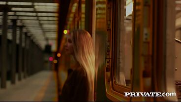 Annabelle Blue discovers vagin