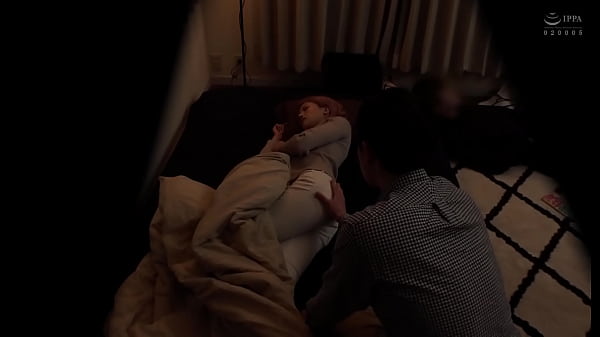 目を覚ますと、無防備な彼女の姿が。●いに任せてちょっとイタズラをするだけのつもりが、なかなか起きないのをいいことに、こっそり生ハメ。 https://x.gd/N6AjV