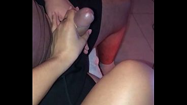 Essa casadinha é muito puta! Marido chamou o funcionario para sua casa e o safado pauzudo fudeu a esposinha do corno e a safada ainda humilhou o corno.