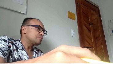 Modelo de elenco precisa de emprego