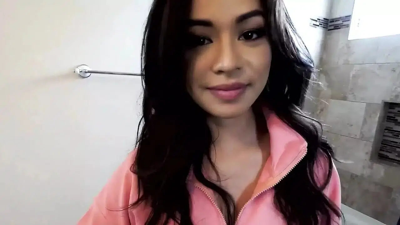 Step Bro Doesn’t Want To Be The Only Virgin In College Next Year, So He Asks His Stepsister For Help