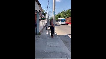 MILF de enorme trasero acepta tener sexo anal con un desconocido a cambio de unos poco billetes en Latinoamérica