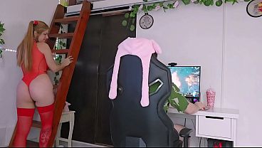 Asuka cosplay – Roomate cachonda quiere jugar con mi polla mientras juego path of exile