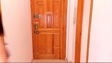 Delivery boy surprise sex wiht milf brunette latina